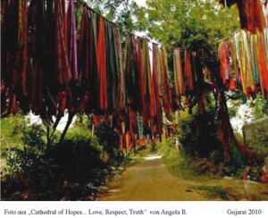Foto aus: „Cathedral of Hopes… Love, Respect, Truth“ von Angela B., Gujarat 2010